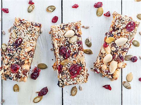 How much fat is in cranberry and almond fruit and nut bar - calories, carbs, nutrition