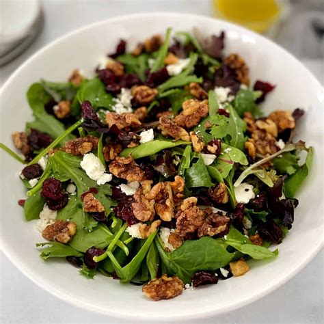 How much fat is in cranberry and walnut salad - calories, carbs, nutrition