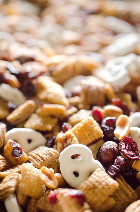 How much fat is in cranberry snack mix - calories, carbs, nutrition