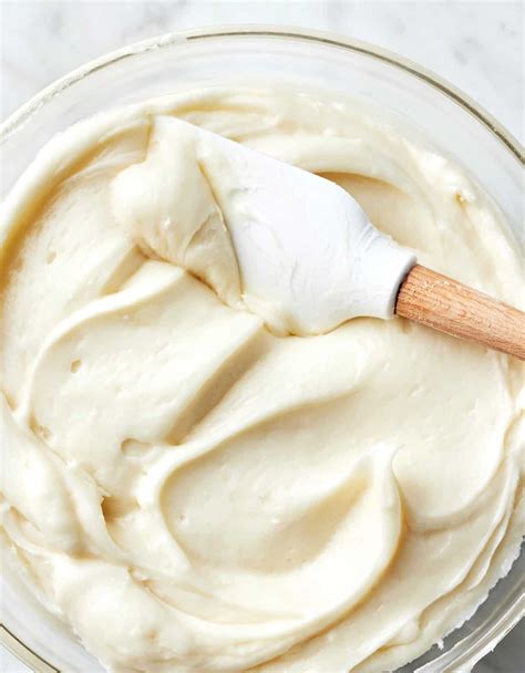 How much fat is in cream cheese icing, sweet - calories, carbs, nutrition