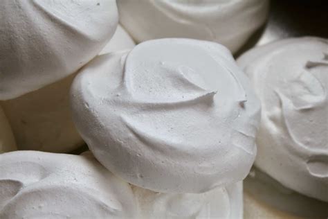 How much fat is in cream meringues - calories, carbs, nutrition