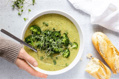 How much fat is in cream of broccoli soup 16 oz - calories, carbs, nutrition