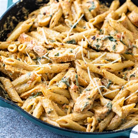 How much fat is in creamy chicken pasta - calories, carbs, nutrition