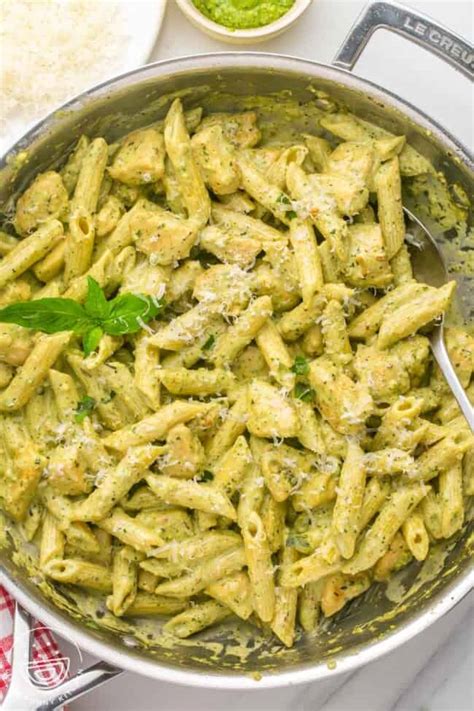 How much fat is in creamy chicken pesto pasta, with breakstick - calories, carbs, nutrition