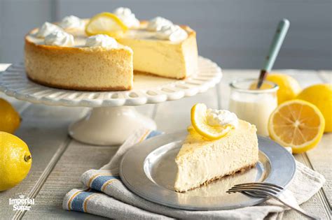 How much fat is in creamy lemon cheesecake - calories, carbs, nutrition