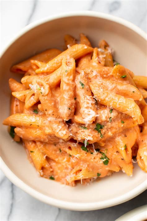How much fat is in creamy tomato sauce - calories, carbs, nutrition
