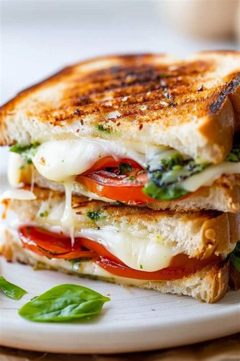 How much fat is in crispy caprese grilled cheese - calories, carbs, nutrition