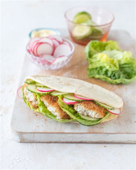 How much fat is in crispy fish pita - calories, carbs, nutrition