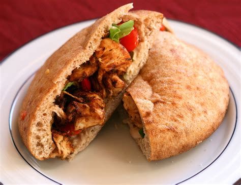 How much fat is in crispy mediterranean chicken sandwich - calories, carbs, nutrition