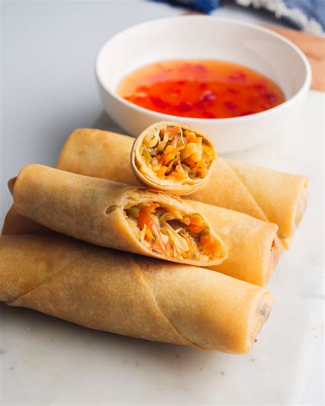 How much fat is in crispy vegetable spring roll served with steamed rice and soy sauce - calories, carbs, nutrition