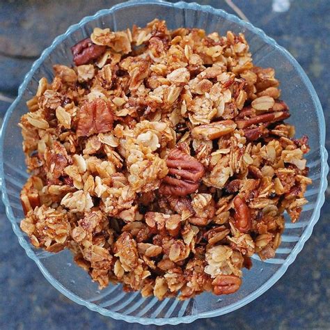 How much fat is in crunchy granola - calories, carbs, nutrition