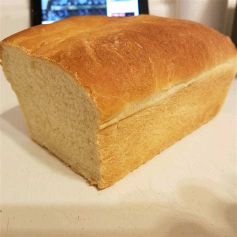 How much fat is in crusty white bread - calories, carbs, nutrition