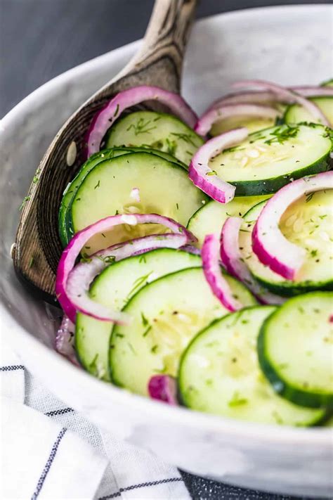 How much fat is in cucumber onion salad - calories, carbs, nutrition