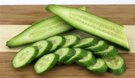 How much fat is in cucumber seedless halved sliced 1/4