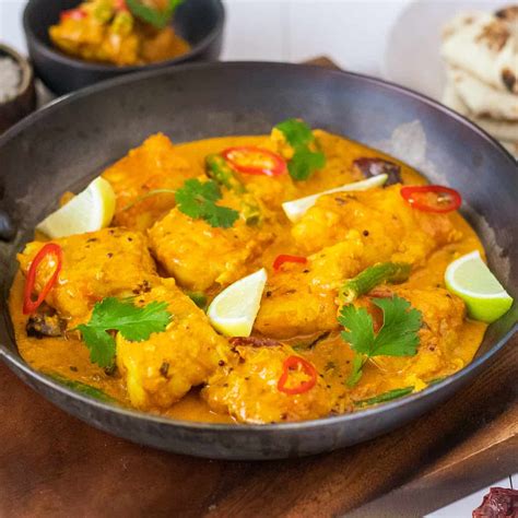 How much fat is in curried fish with sauce - calories, carbs, nutrition