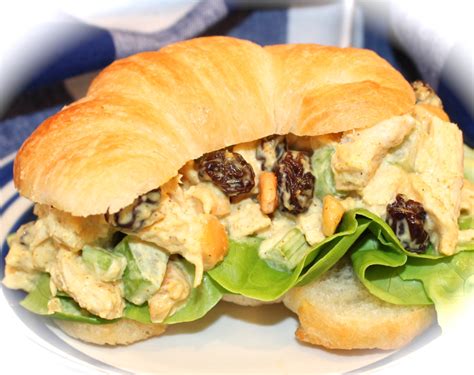 How much fat is in curry chicken salad croissant - calories, carbs, nutrition