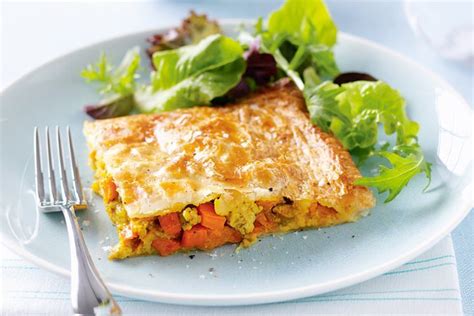 How much fat is in curry vegetable pie - calories, carbs, nutrition