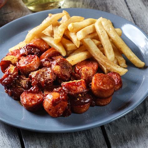 How much fat is in currywurst with pommes frites & sauerkraut - calories, carbs, nutrition