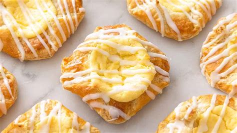 How much fat is in danish pastry, cheese - calories, carbs, nutrition