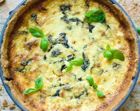 How much fat is in deep dish spinach & mushroom pizza - calories, carbs, nutrition