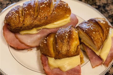 How much fat is in deli beef muenster pretzel roll (37166.0) - calories, carbs, nutrition