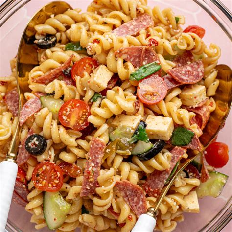 How much fat is in deluxe italian sandwich with pasta salad - calories, carbs, nutrition