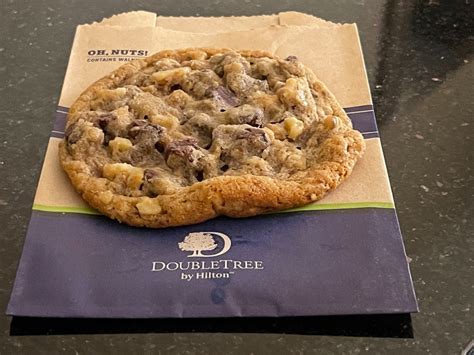 How much fat is in doubletree cookie - calories, carbs, nutrition