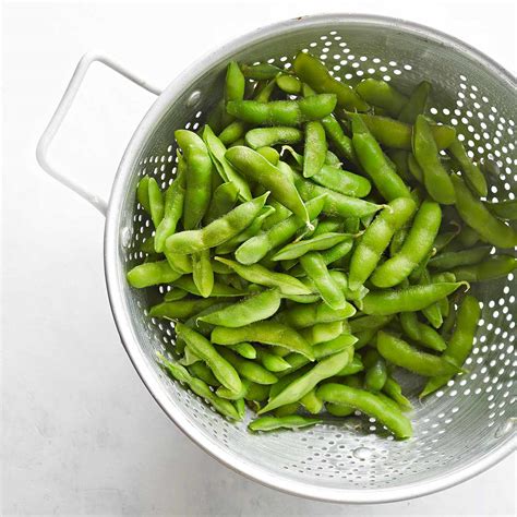 How much fat is in edamame in the pod - calories, carbs, nutrition