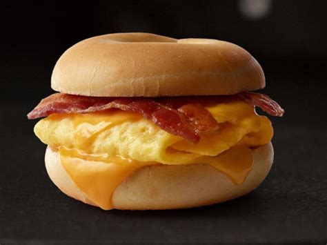 How much fat is in egg and cheese bagel - calories, carbs, nutrition