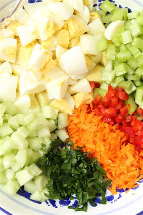 How much fat is in egg salad on white - calories, carbs, nutrition