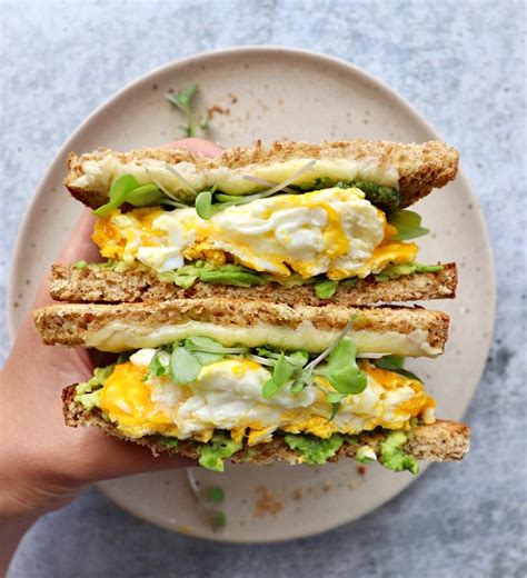 How much fat is in egg white and lively greens sandwich (104208.5) - calories, carbs, nutrition