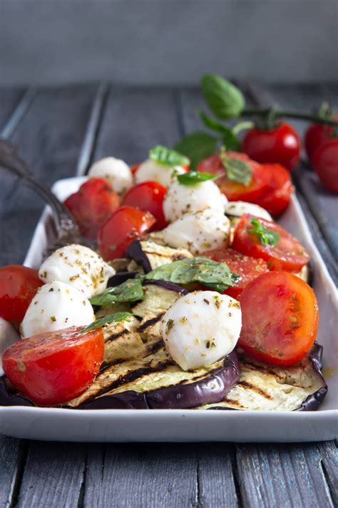 How much fat is in eggplant caprese fold - calories, carbs, nutrition