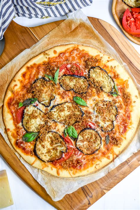 How much fat is in eggplant parmesan pizza - calories, carbs, nutrition