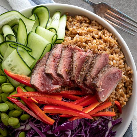 How much fat is in elements - spicy ginger steak grains bowl - calories, carbs, nutrition