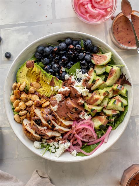 How much fat is in elements-red, white blueberry salad with grilled chicken - calories, carbs, nutrition