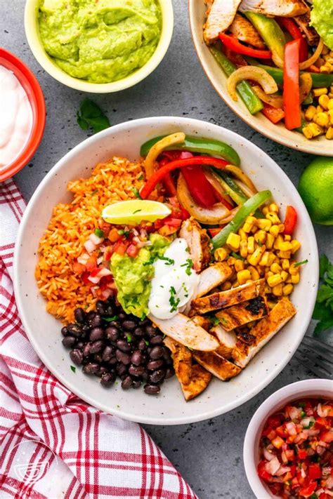 How much fat is in fajita bowl - calories, carbs, nutrition