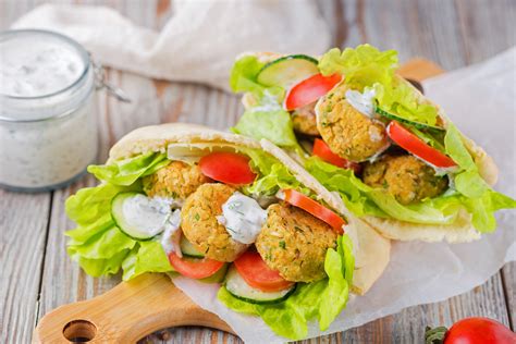 How much fat is in falafel patties - calories, carbs, nutrition