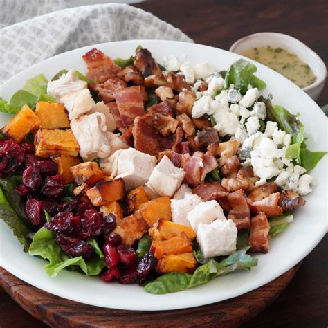 How much fat is in fall harvest cobb salad - calories, carbs, nutrition