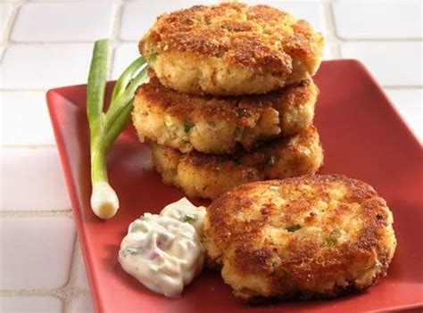 How much fat is in far east crab cakes - calories, carbs, nutrition