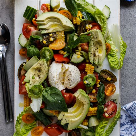 How much fat is in farmers market salad - calories, carbs, nutrition