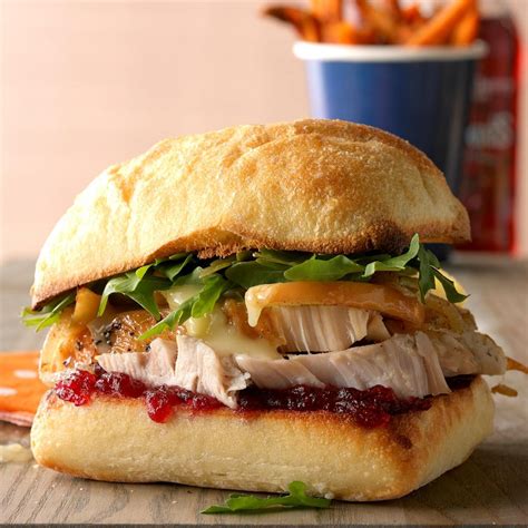 How much fat is in festive turkey sandwich - calories, carbs, nutrition