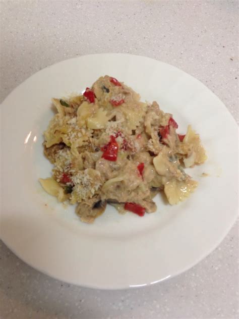 How much fat is in fish tuna and bow tie casserole - calories, carbs, nutrition