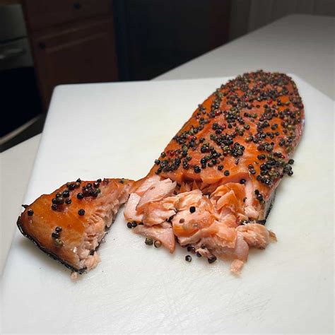 How much fat is in flaked smoked salmon - calories, carbs, nutrition