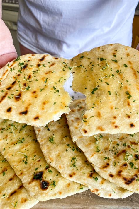How much fat is in flatbread baked garlic strips 1 oz - calories, carbs, nutrition