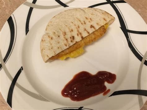 How much fat is in flatbread. chicken melts - calories, carbs, nutrition