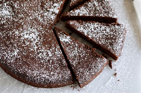 How much fat is in flourless chocolate cake - calories, carbs, nutrition