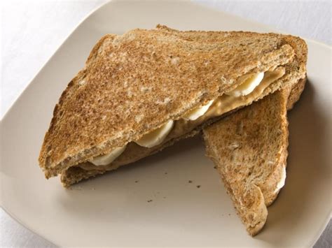 How much fat is in fluffy peanut and banana sandwich - calories, carbs, nutrition