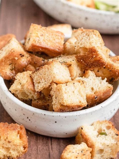 How much fat is in focaccia croutons - calories, carbs, nutrition