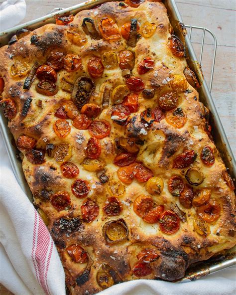 How much fat is in focaccia dipper - tomato - calories, carbs, nutrition