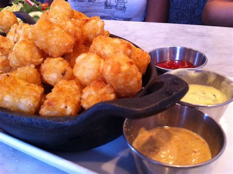 How much fat is in french fried tater tots - calories, carbs, nutrition